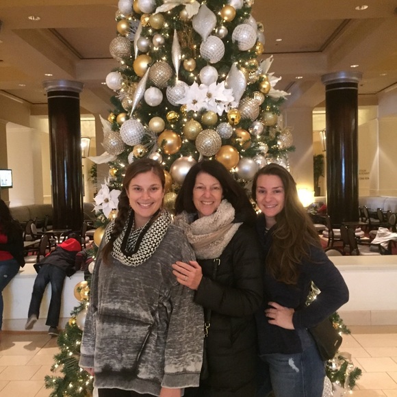 Meet your Posher, Lisa - Picture 1 of 1